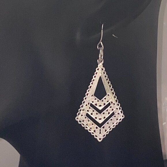 ❤️ Silver Plated Filigree Boho Earrings - Picture 5 of 5